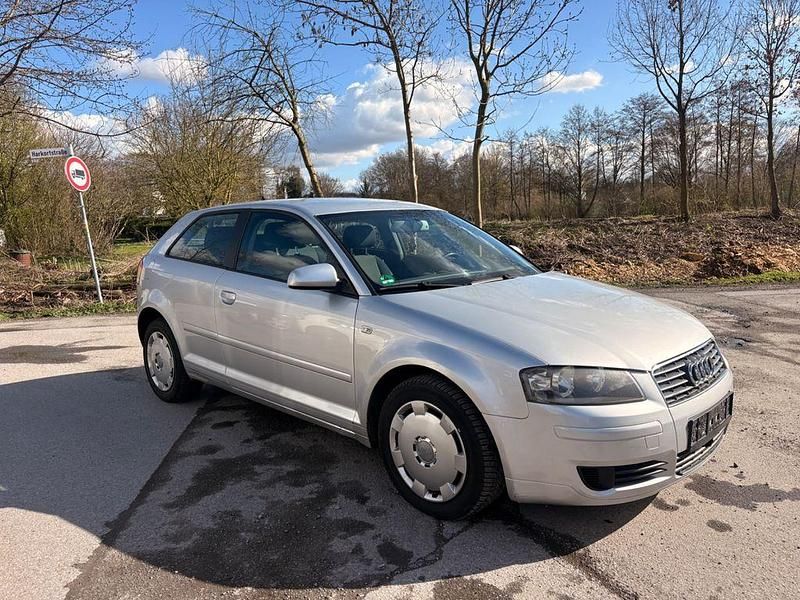 Gebraucht Audi A3 Attraction 105 PS (77 kW) 2003 Silber Kleinwagen