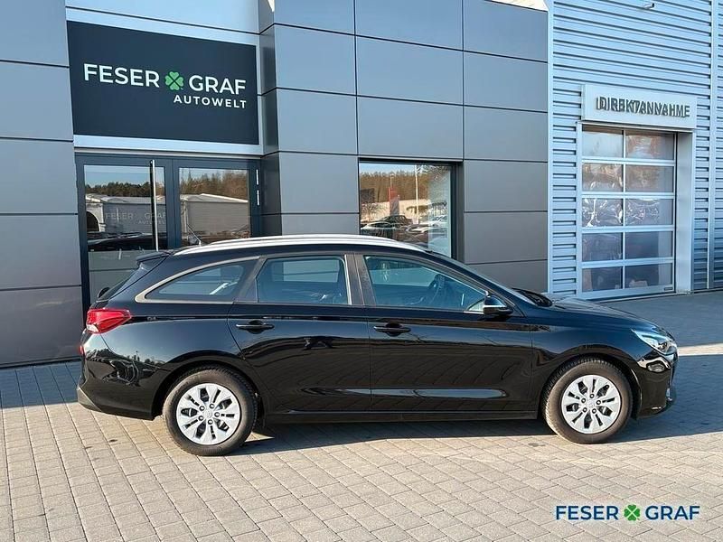 Gebraucht Hyundai i30 101 PS (74 kW) 2017 Phantom black Kombi