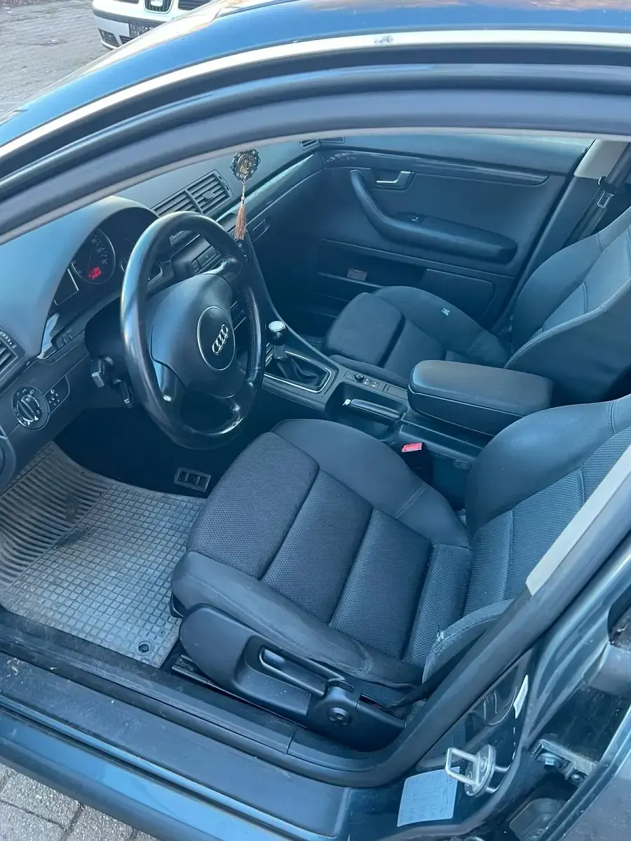 Second-hand Audi A4 131 CP (96 kW) 2004 Negru Berlinǎ