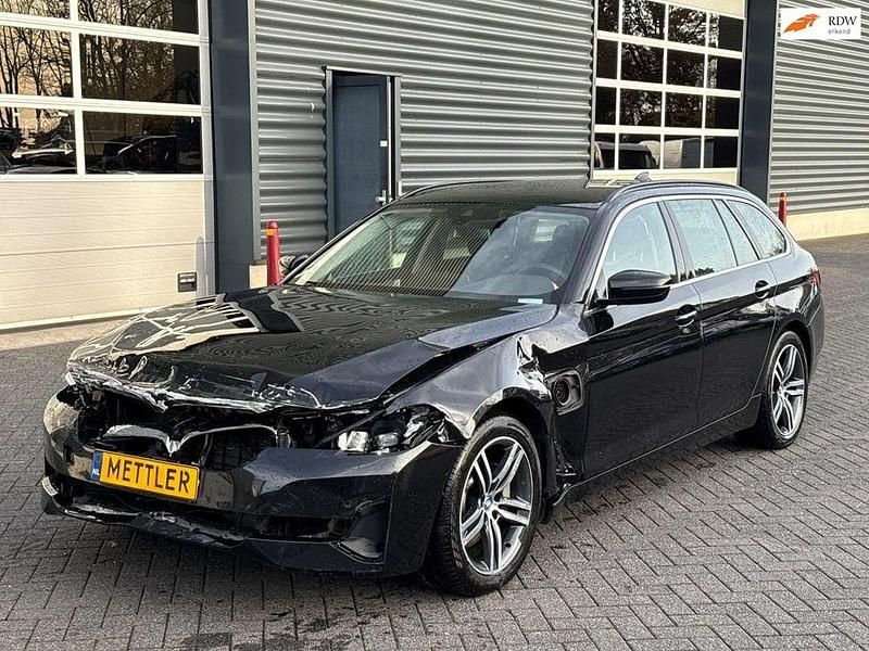 Schwarz Gebraucht 2021 BMW 530e Performance Kombi | 16.335 € - Bild 1/4