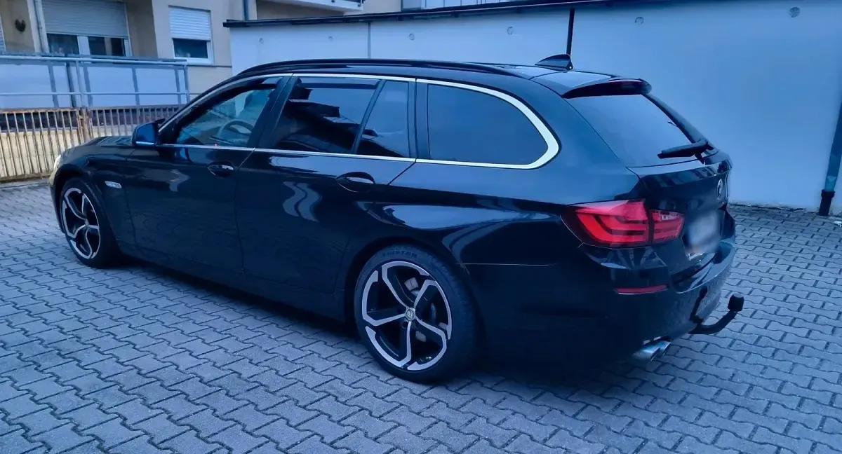 Gebraucht BMW 520 184 PS (135 kW) 2012 Schwarz Kombi