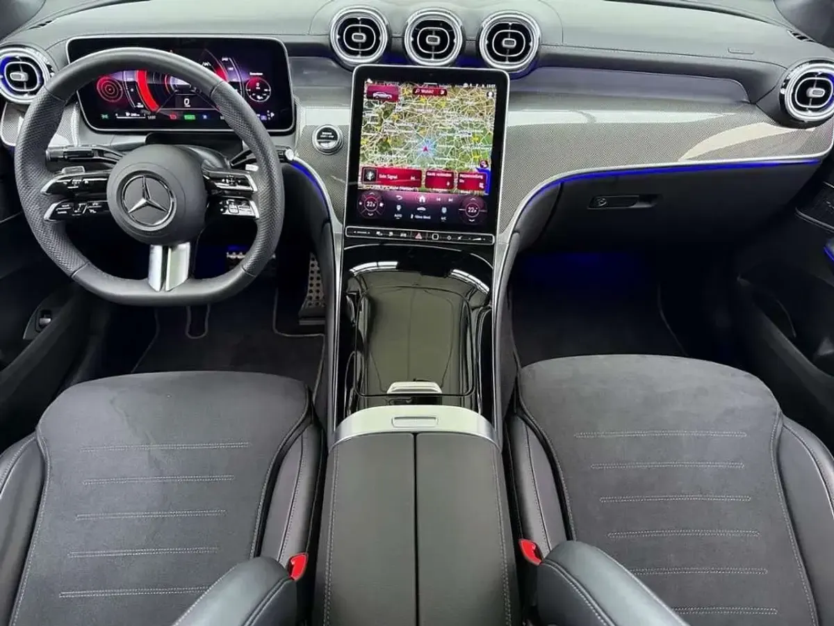 Gebraucht Mercedes GLC300e AMG 204 PS (150 kW) 2025 Rot manufaktur patagonienrot SUV