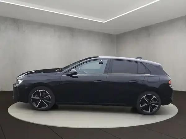 Używany Opel Astra Elegance 150 KM (110 kW) 2022 Czarny Sedan/Limuzyna