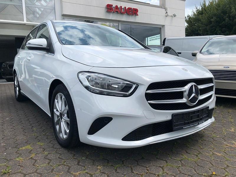 Silber Gebraucht 2019 Mercedes B220 Van / Kleinbus | 17.800 € (Fairer Preis) - Bild 1/4