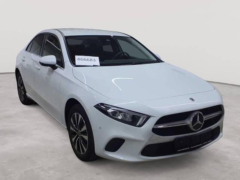 Gebraucht Mercedes A250 Style 160 PS (117 kW) 2022 Digitalweiß metallic Limousine