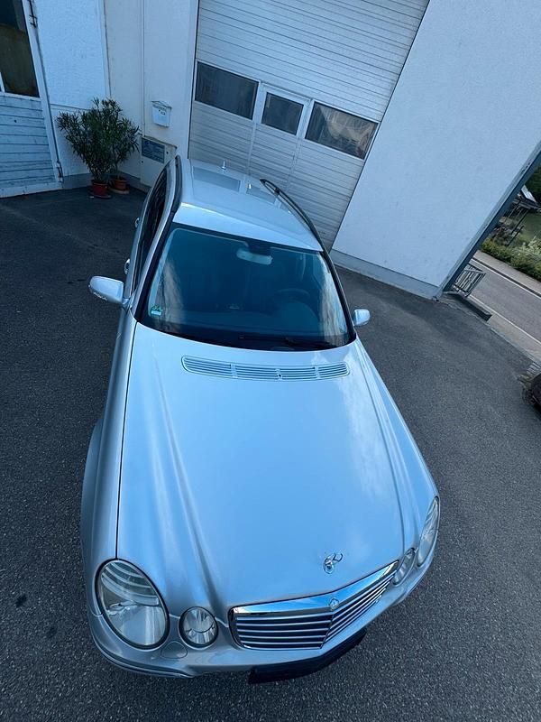 Gebraucht Mercedes E200 Avantgarde 184 PS (135 kW) 2006 Silber Kombi
