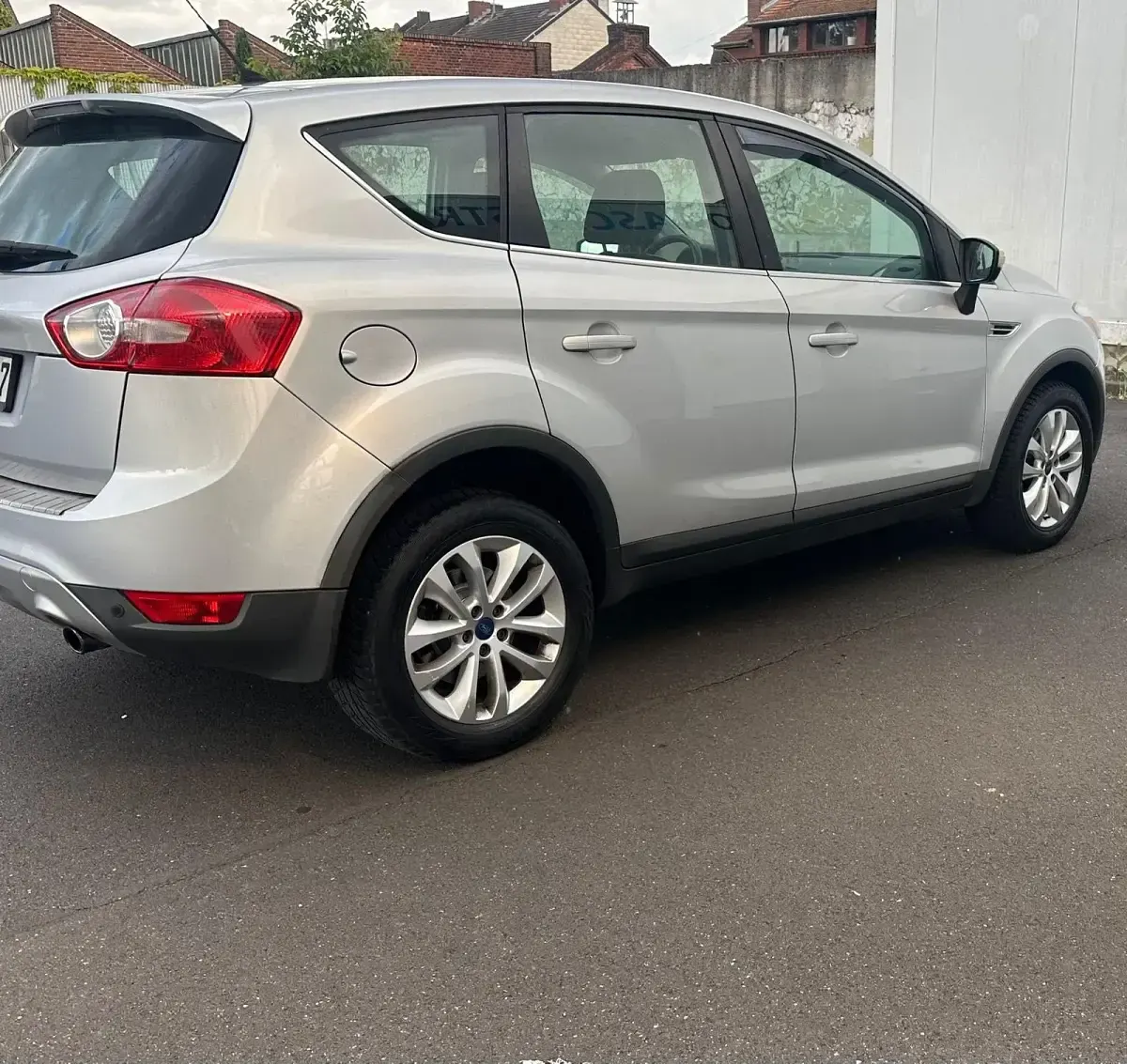 Gebraucht Ford Kuga 163 PS (119 kW) 2011 Silber SUV