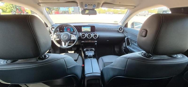 Schwarz Gebraucht 2022 Mercedes CLA200 Shooting Brake Kombi | 21.500 € (Guter Preis) - Bild 1/4