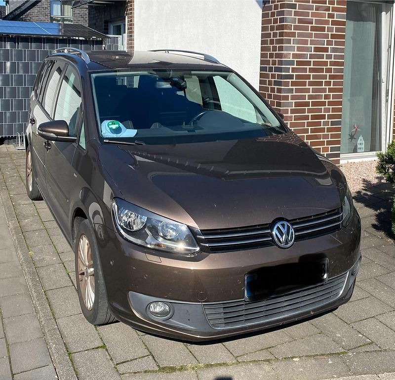 Braun Gebraucht 2014 VW Touran Van / Kleinbus | 5.950 € (Superpreis) - Bild 1/4