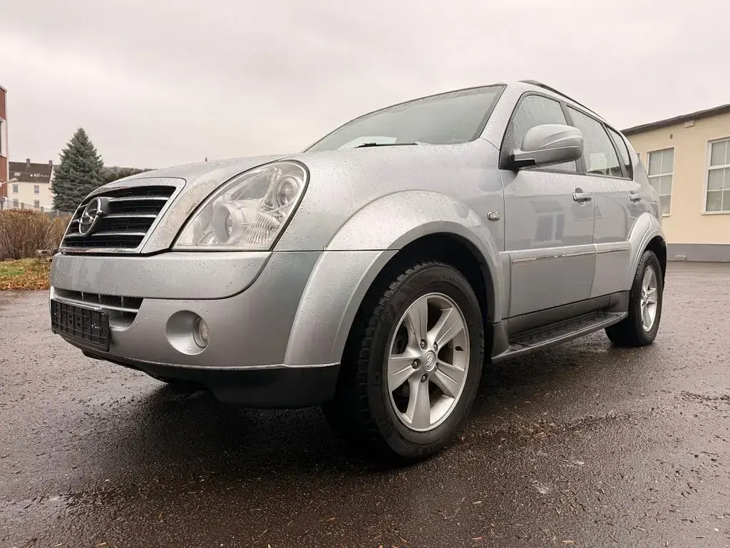 Gebraucht SsangYong Rexton 173 PS (127 kW) 2010 Silber SUV
