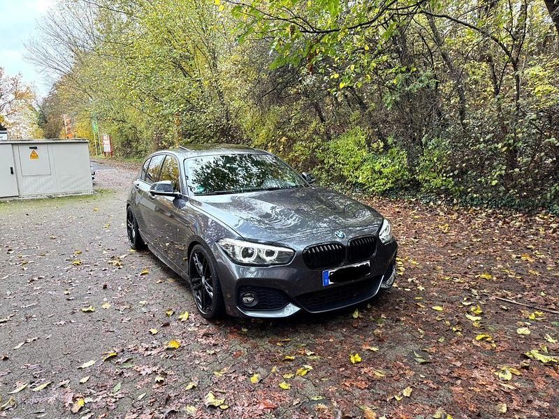Grau Gebraucht 2018 BMW 120 M Sport Kleinwagen | 21.900 € (Etwas zu teuer) - Bild 1/4