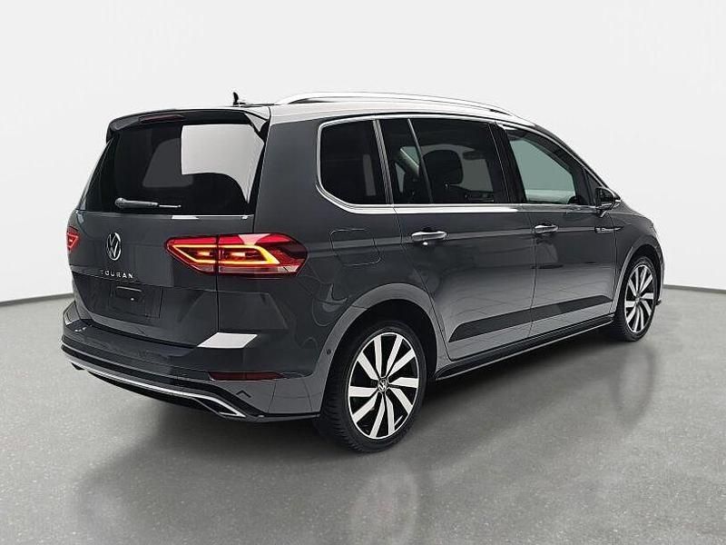 Gebraucht VW Touran Highline 150 PS (110 kW) 2024 Grau Van / Kleinbus
