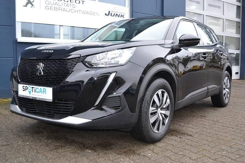 Lackierung schwarz perla nera/ty (metallic) Gebraucht 2022 Peugeot e-2008 Active SUV | 17.990 € (Fairer Preis) - Bild 1/4