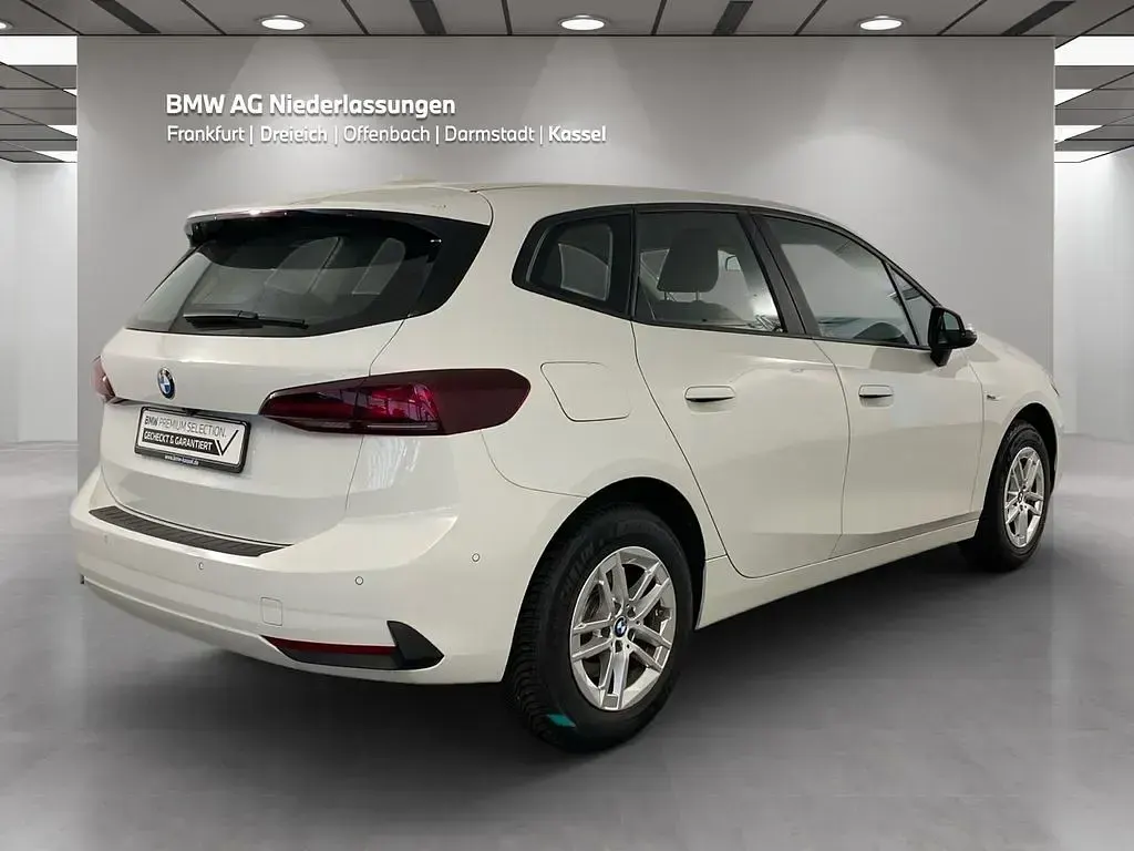 Gebraucht BMW 220 Active Tourer 156 PS (114 kW) 2023 Weiß Van / Kleinbus