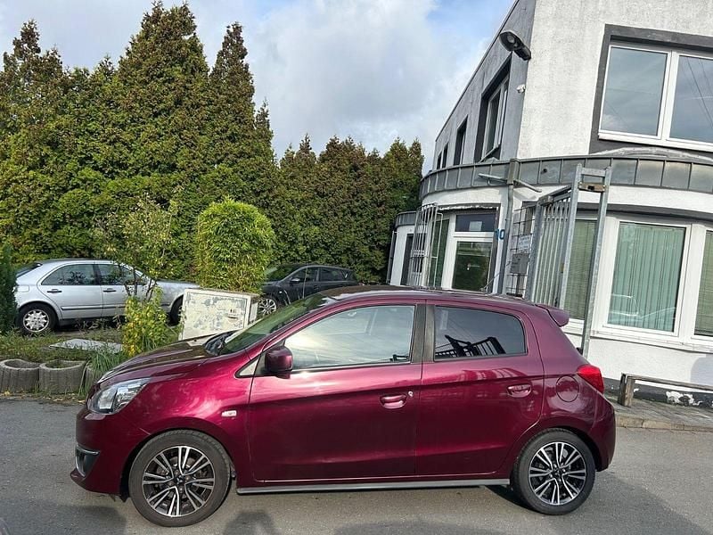 Rot Gebraucht 2018 Mitsubishi Space Star Edition Kleinwagen | 6.890 € (Guter Preis) - Bild 1/4