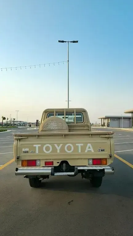 Neu Toyota Land Cruiser 194 PS (142 kW) 2026 Beige Pickup