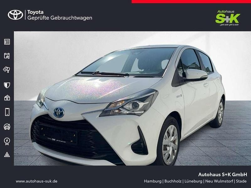Schneeweiß Gebraucht 2017 Toyota Yaris Hybrid Comfort Kleinwagen | 11.980 € (Fairer Preis) - Bild 1/4