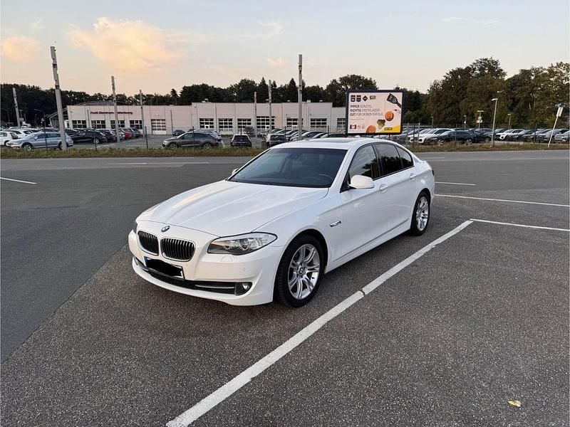 Weiß Gebraucht 2011 BMW 520 Sport Line Limousine | 14.300 € (Etwas zu teuer) - Bild 1/4