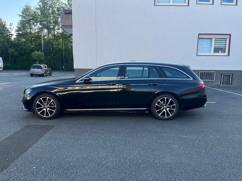 Gebraucht Mercedes E220 Edition 194 PS (142 kW) 2018 Schwarz Kombi