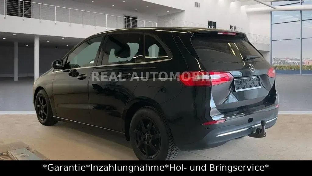 Gebraucht Mercedes B180 116 PS (85 kW) 2020 Schwarz Kleinwagen