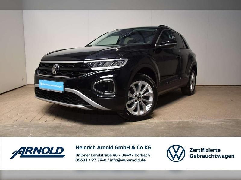 Deep black perleffekt Gebraucht 2024 VW T-Roc Life SUV | 28.390 € (Fairer Preis) - Bild 1/4