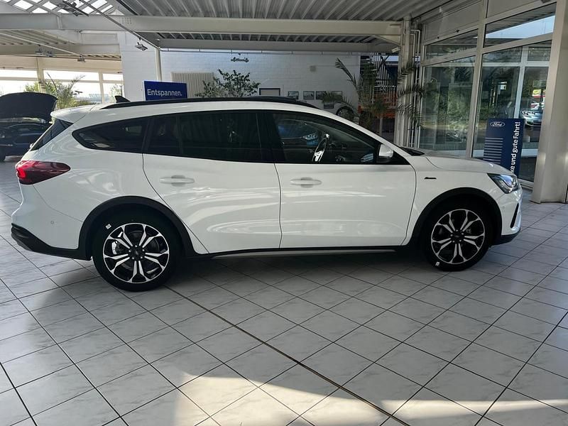 Gebraucht Ford Focus Active 155 PS (114 kW) 2023 Frostweiß Kombi