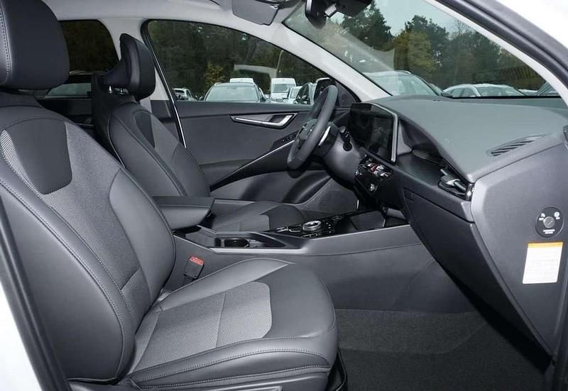 Weiß Gebraucht 2025 Kia Niro SUV | 25.052 € (Superpreis) - Bild 1/4