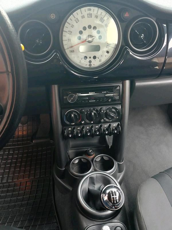 Weiß Gebraucht 2006 Mini ONE Kleinwagen | 1.950 € (Guter Preis) - Bild 1/4