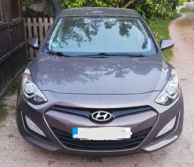 Braun Gebraucht 2013 Hyundai i30 Style Limousine | 5.600 € (Guter Preis) - Bild 1/4