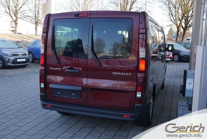 Gebraucht Renault Trafic Life 150 PS (110 kW) 2023 Karmesinrot metallic Van / Kleinbus