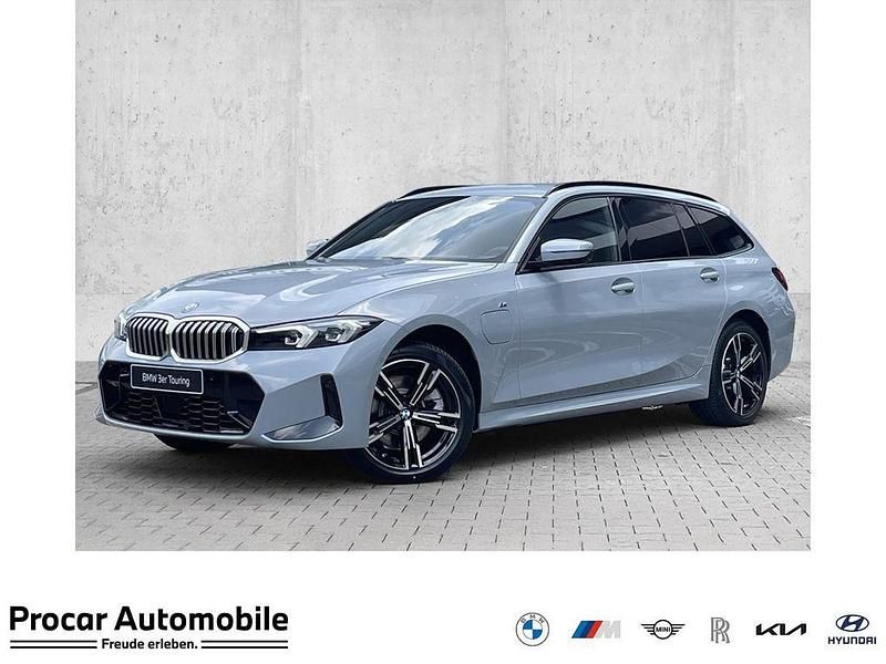 Grau Neu 2025 BMW 330e M Sport Kombi | 59.790 € - Bild 1/4
