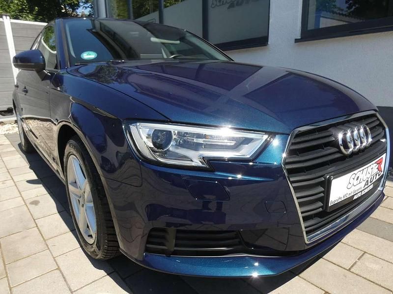 Kosmosblau Gebraucht 2018 Audi A3 Sportback Kleinwagen | 15.999 € (Fairer Preis) - Bild 1/4