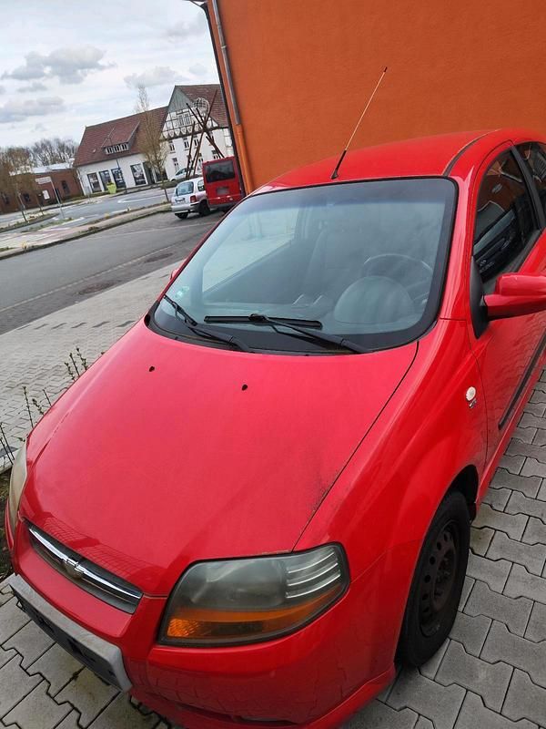 Gebraucht Chevrolet Kalos 76 PS (55 kW) 2008 Rot Kleinwagen