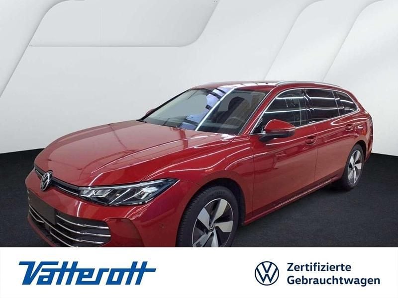 Chilirot metallic (metallic) Gebraucht 2025 VW Passat IQ Drive Kombi | 34.980 € (Superpreis) - Bild 1/4