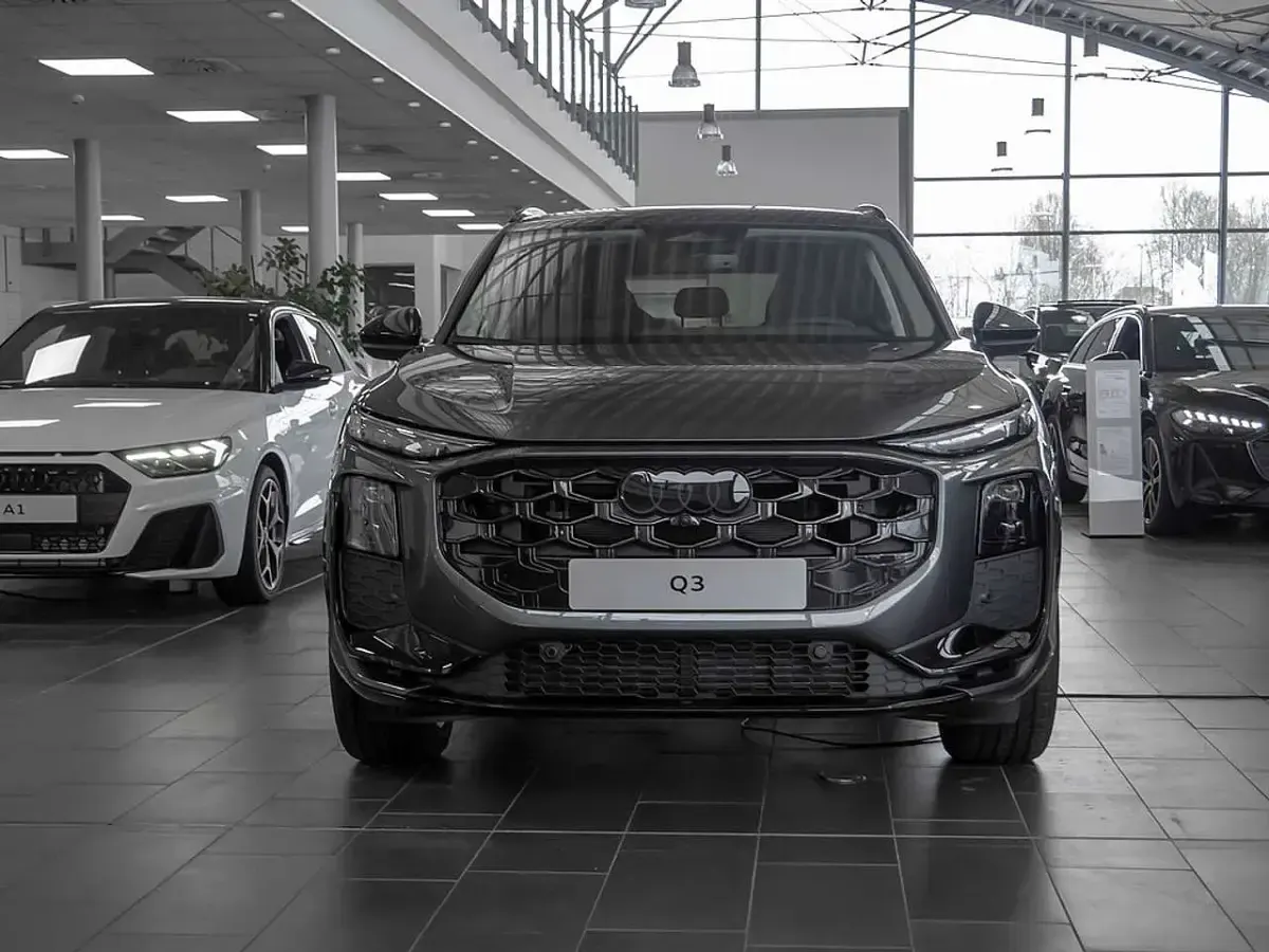 Gebraucht Audi Q3 Sport 150 PS (110 kW) 2026 Daytonagrau perleffekt SUV
