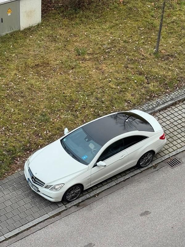 Gebraucht Mercedes E250 207 PS (152 kW) 2009 Weiß Coupé
