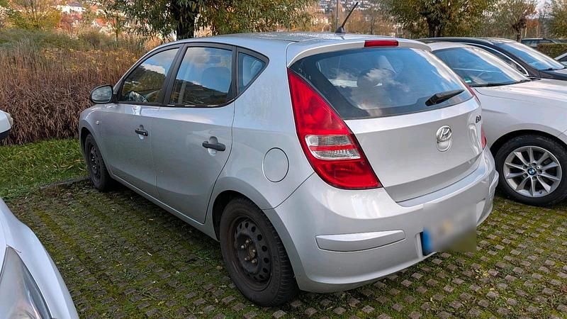 Silber Gebraucht 2010 Hyundai i30 Kombi | 3.500 € (Fairer Preis) - Bild 1/4