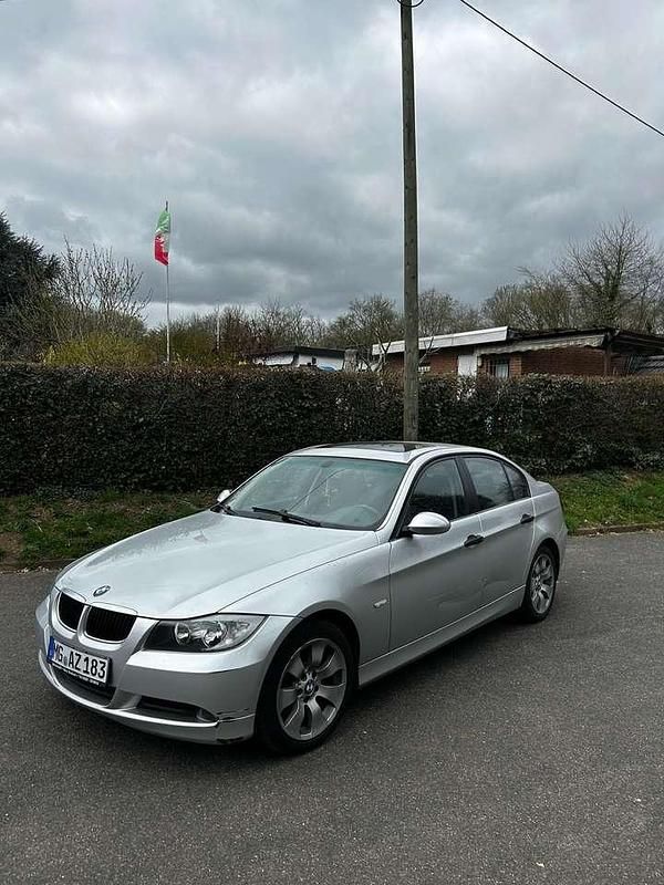 Silber Gebraucht 2006 BMW 320 Limousine | 4.000 € (Fairer Preis) - Bild 1/4