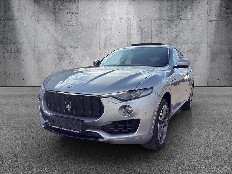 Grau Gebraucht 2018 Maserati Levante SUV | 42.990 € (Fairer Preis) - Bild 1/4