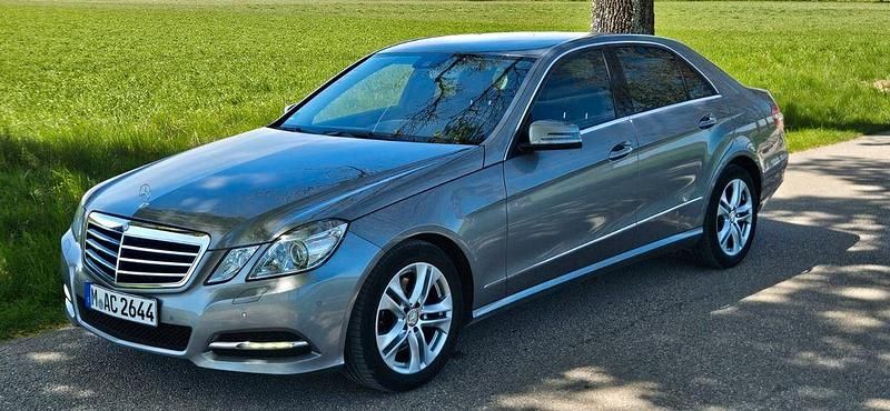 Gebraucht Mercedes E350 Avantgarde 211 PS (155 kW) 2012 Grau Limousine