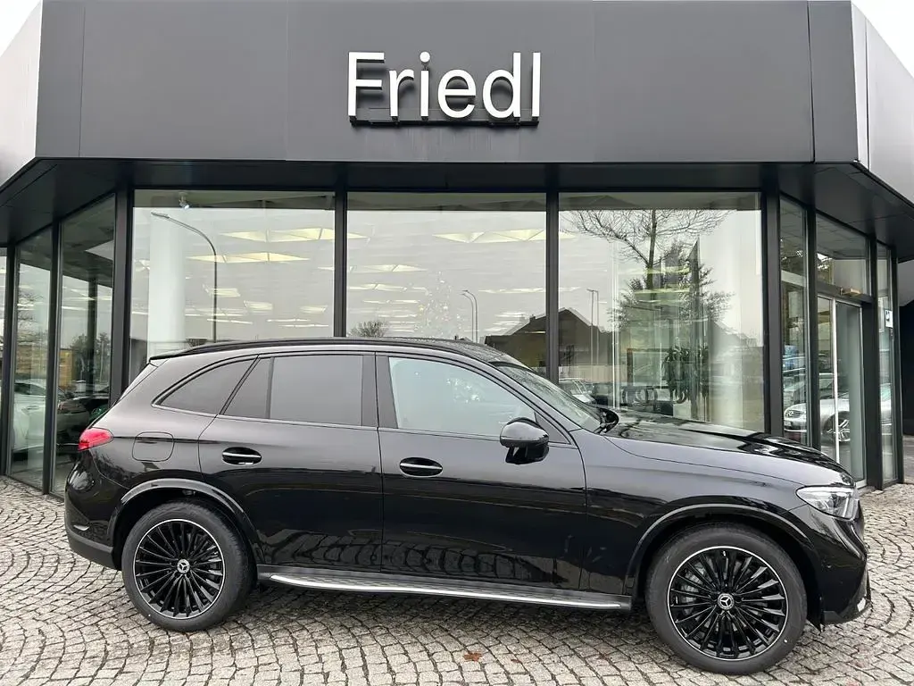 Gebraucht Mercedes GLC220 AMG 197 PS (144 kW) 2025 Schwarz SUV