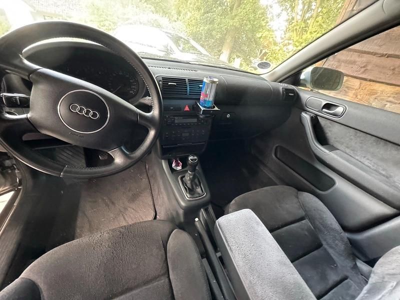 Usata Audi A3 102 CV (75 kW) 2003 Argento Utilitaria