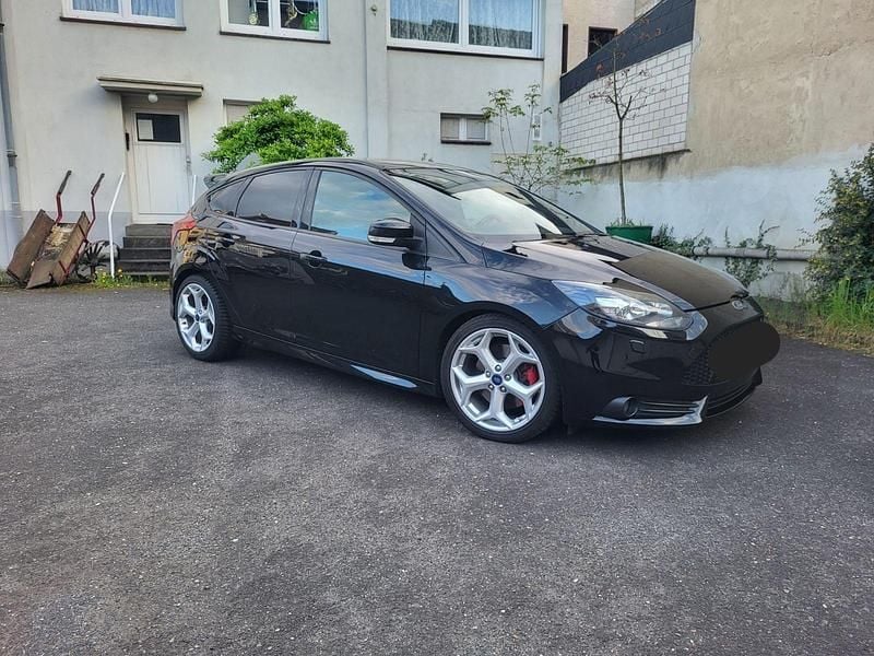 Second-hand Ford Focus ST 250 CP (183 kW) 2013 Negru Berlinǎ