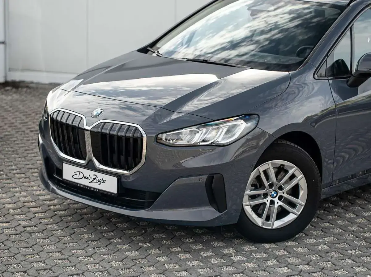 Używany BMW 220 Active Tourer Performance 170 KM (125 kW) 2025 Brązowy Minivan
