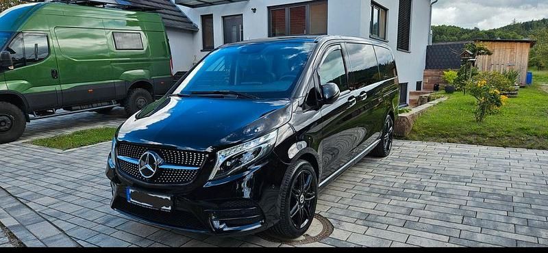 Schwarz Gebraucht 2021 Mercedes V300 Avantgarde Van / Kleinbus | 64.999 € - Bild 1/4