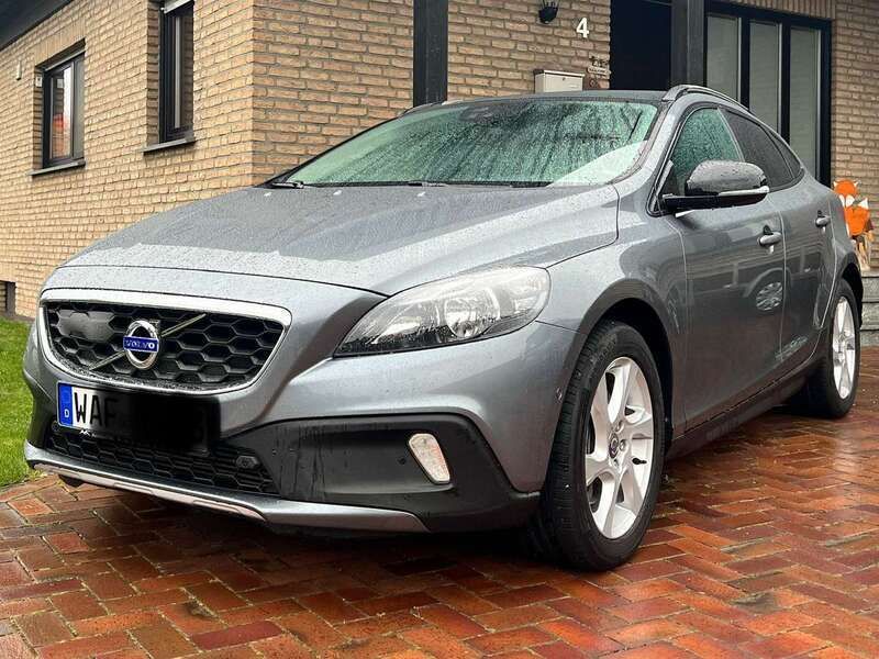 Grau Gebraucht 2014 Volvo V40 CC Summum Kombi | 15.499 € (Etwas zu teuer) - Bild 1/3