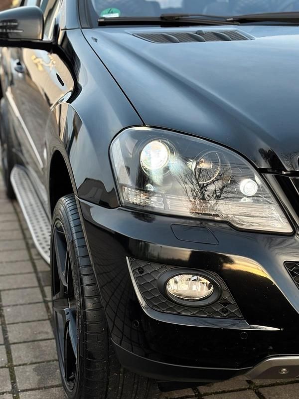 Schwarz Gebraucht 2009 Mercedes ML320 SUV | 12.500 € (Teuer) - Bild 1/4