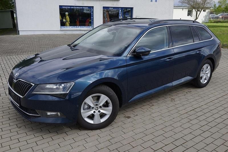 Blau Gebraucht 2016 Skoda Superb Kombi | 12.999 € (Guter Preis) - Bild 1/4