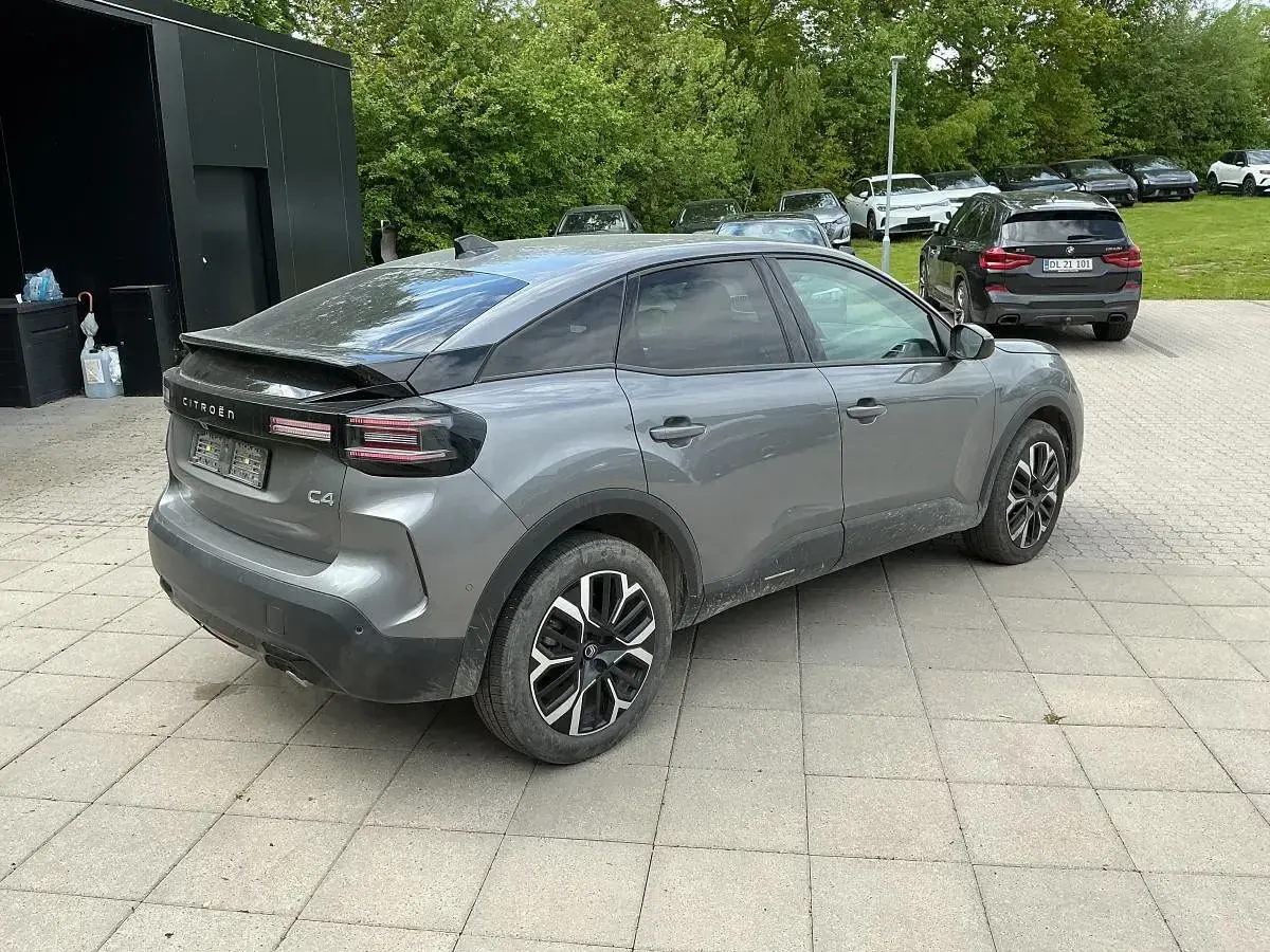 Gebraucht Citroën C4 132 PS (97 kW) 2025 Grau SUV