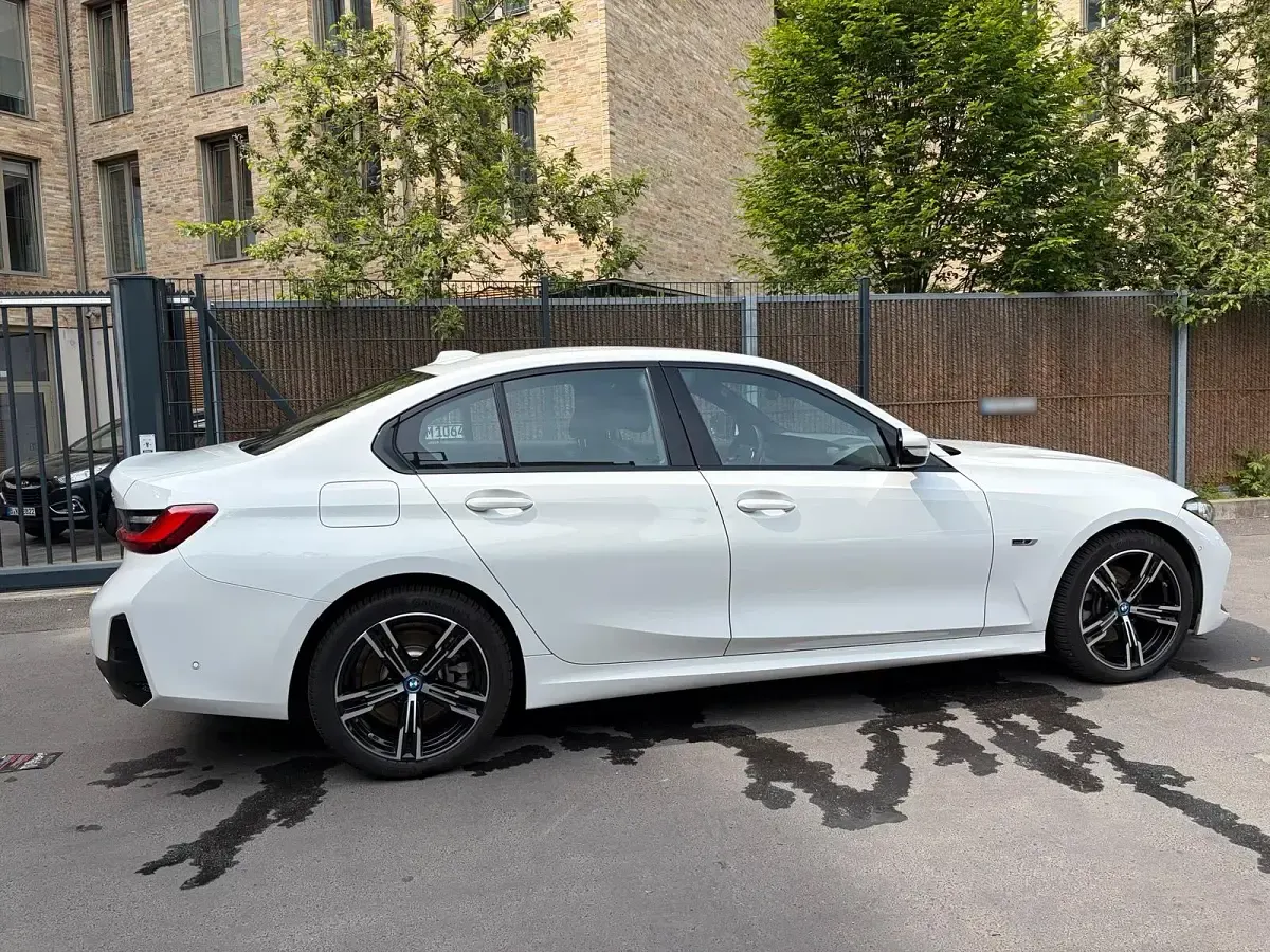 Gebraucht BMW 320e 204 PS (150 kW) 2022 Weiß Limousine